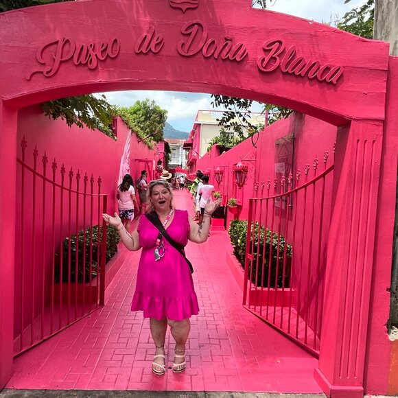 Meet your Posher, Tabitha - Picture 1 of 13